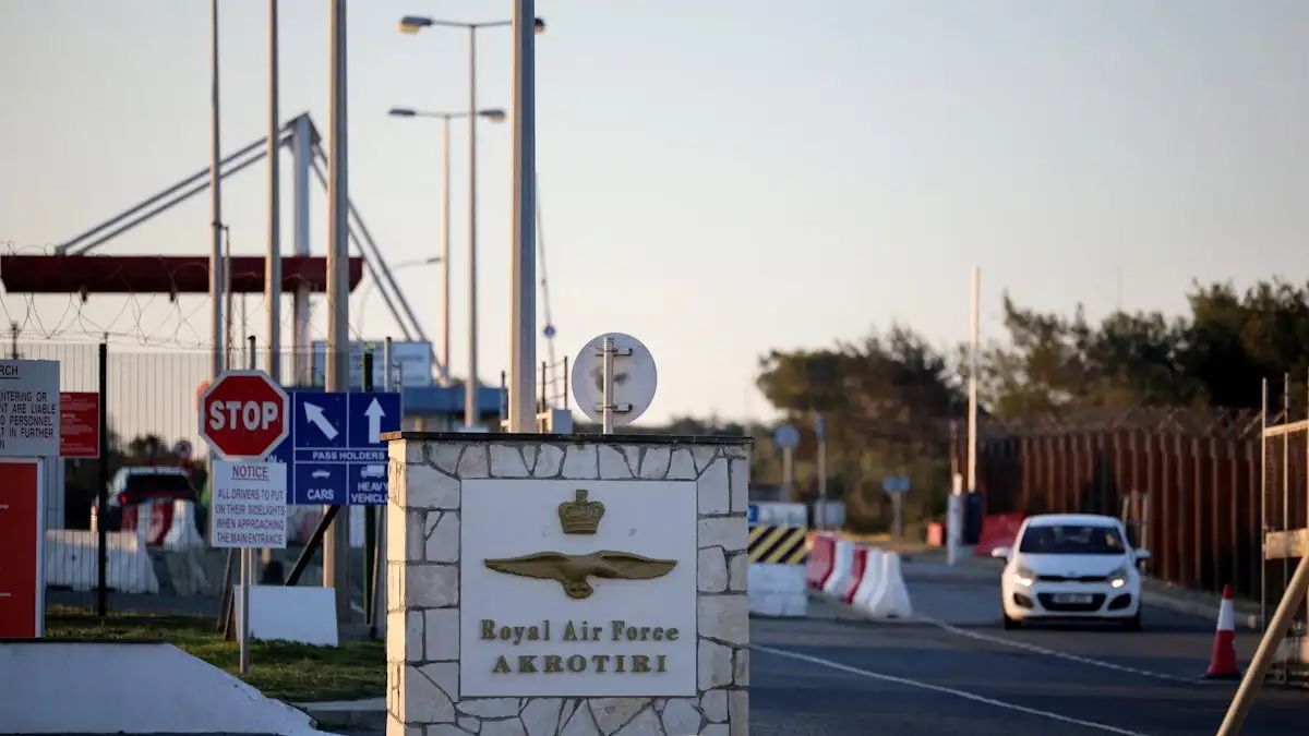 Κύπρος: Οι ΗΠΑ καλούν το μη απαραίτητο προσωπικό τους να εγκαταλείψει το νησί