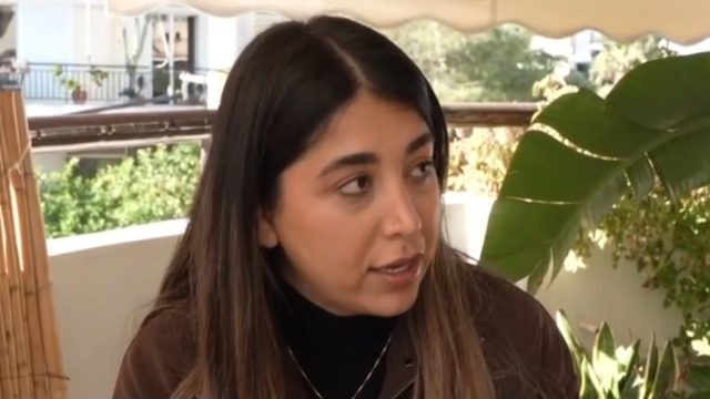Ιρανή που ζει στην Ελλάδα αφηγείται: «Στο Ιράν σκοτώνουν τους σκύλους, θεωρούν ότι βρομάνε»