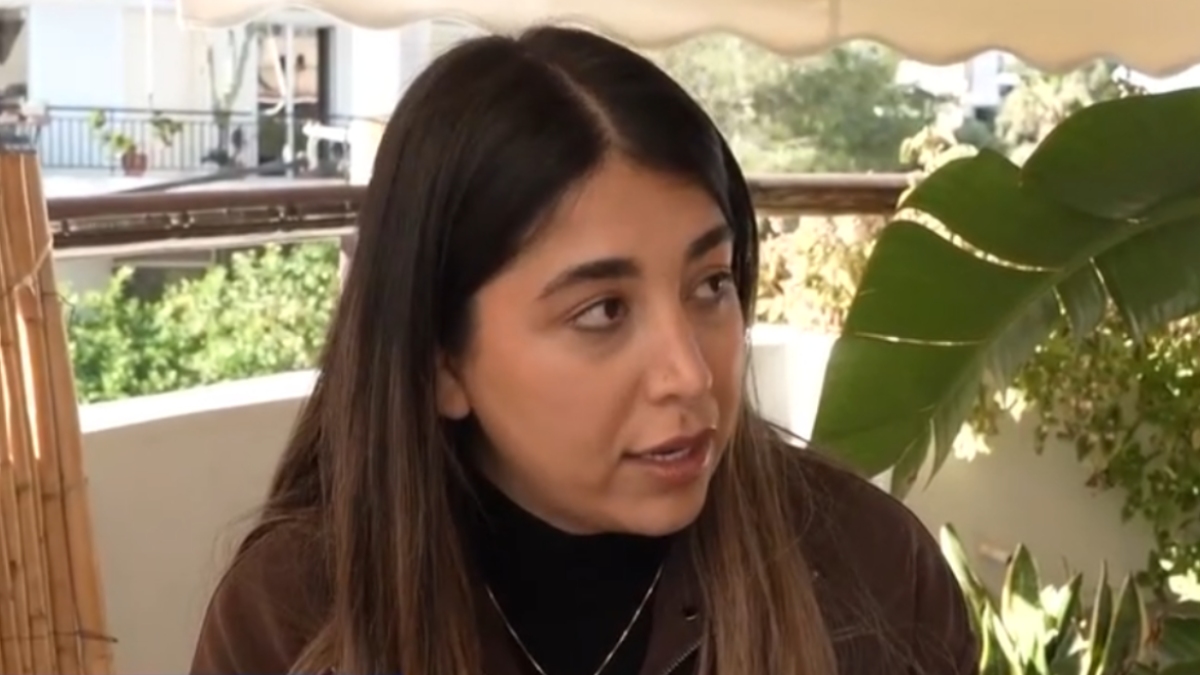 Ιρανή που ζει στην Ελλάδα αφηγείται: «Στο Ιράν σκοτώνουν τους σκύλους, θεωρούν ότι βρομάνε»