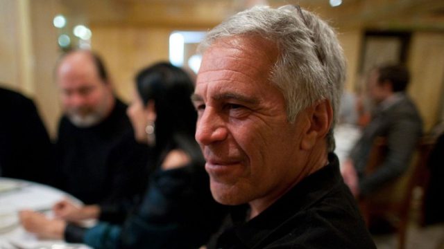 Υπόθεση Έπσταϊν: Το μυστικό ταμείο του Κογκρέσου και οι αποκαλύψεις για Κλίντον – Η Φέργκιουσον ζητούσε δουλειά ως βοηθός του παιδόφιλου