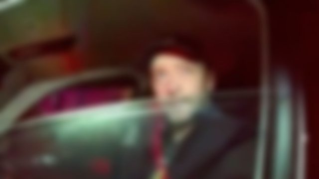 Σύλληψη πασίγνωστου τραγουδιστή μπροστά στην κάμερα – Πιο διάσημος πεθαίνεις