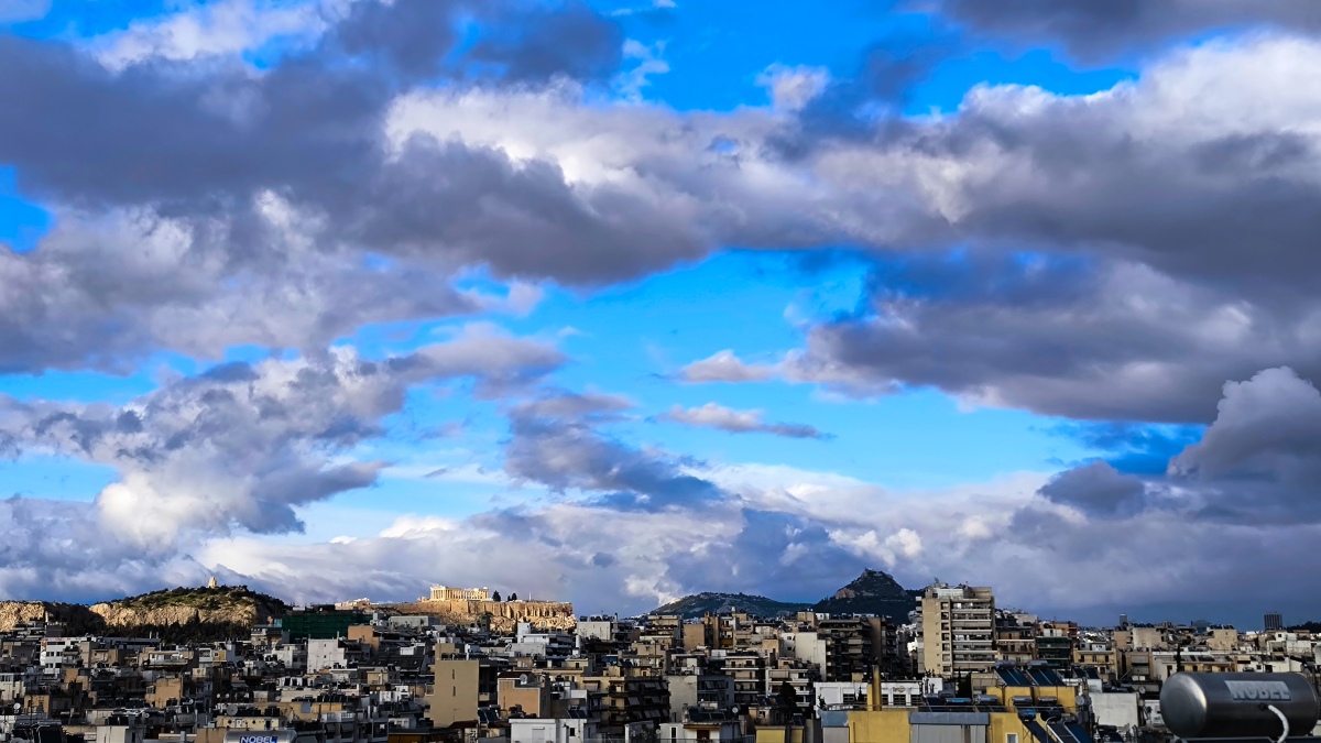 Καιρός σήμερα 6/3: Ηλιοφάνεια αλλά και τοπικές βροχές – Αρνιακός και Καλλιάνος αναλύουν το σκηνικό