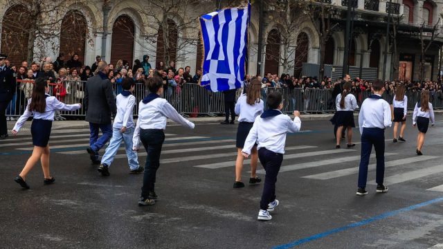 Καιρός σήμερα 25/3: Διπρόσωπο το σκηνικό της Εθνικής Εορτής – Πού αναμένονται καταιγίδες σύμφωνα με τη Σούζη και τη Τσατραφύλλια