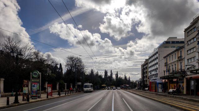 Καιρός σήμερα 7/3: Νεφώσεις με τοπικές βροχές – Πού θα επικρατήσει ηλιοφάνεια σύμφωνα με Καλλιάνο και Τσατραφύλλια