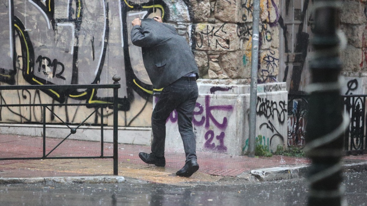 Καιρός σήμερα 8/3: Η μισή χώρα με ήλιο, η μισή με βροχές – Τι αναφέρουν Αρνιακός και Ρήγου