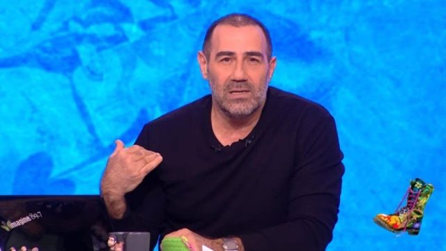 Αντώνης Κανάκης: Επίθεση ολομέτωπη στα τρολ της κυβέρνησης όπως τα λέει ο παρουσιαστής