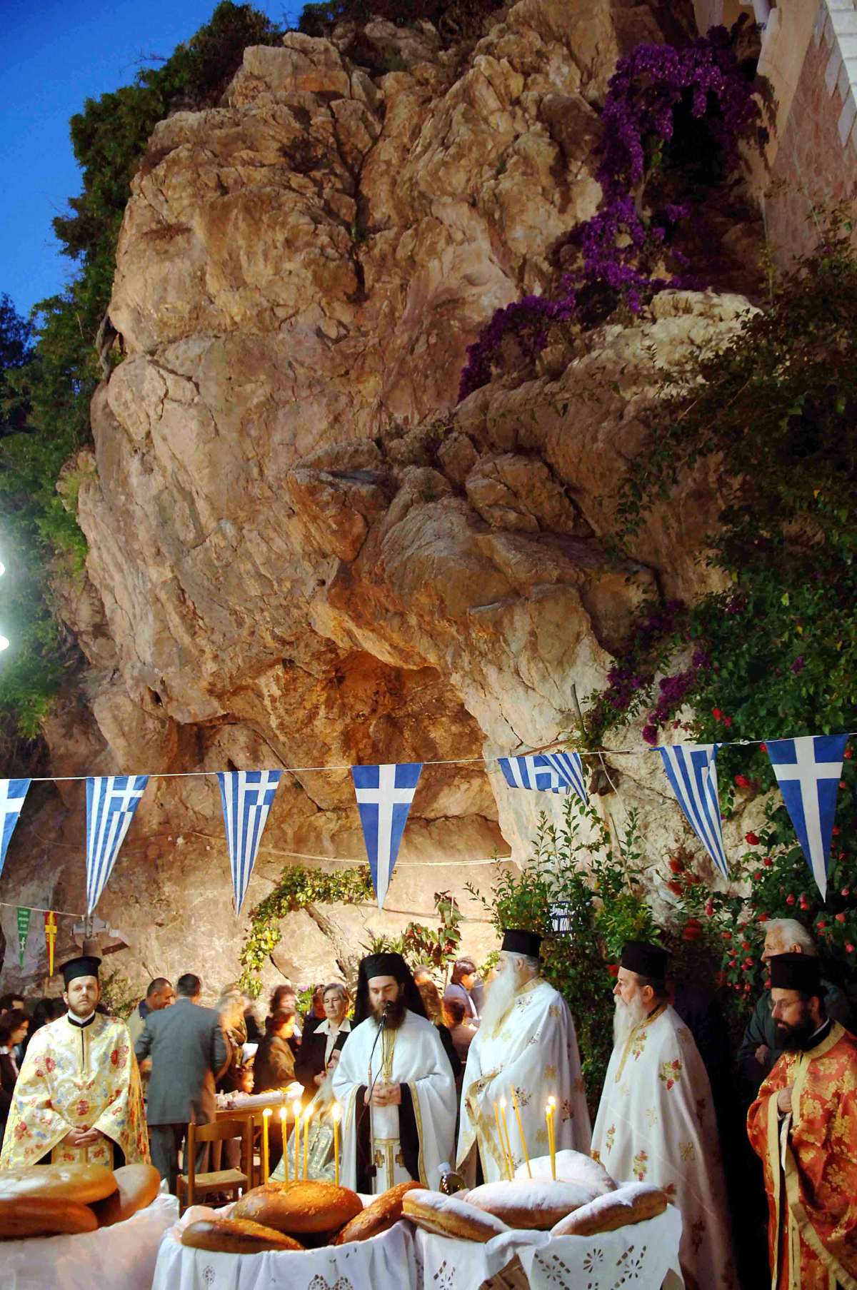 Στο Κεφαλάρι δεσπόζει ο ναός της Ζωοδόχου Πηγής