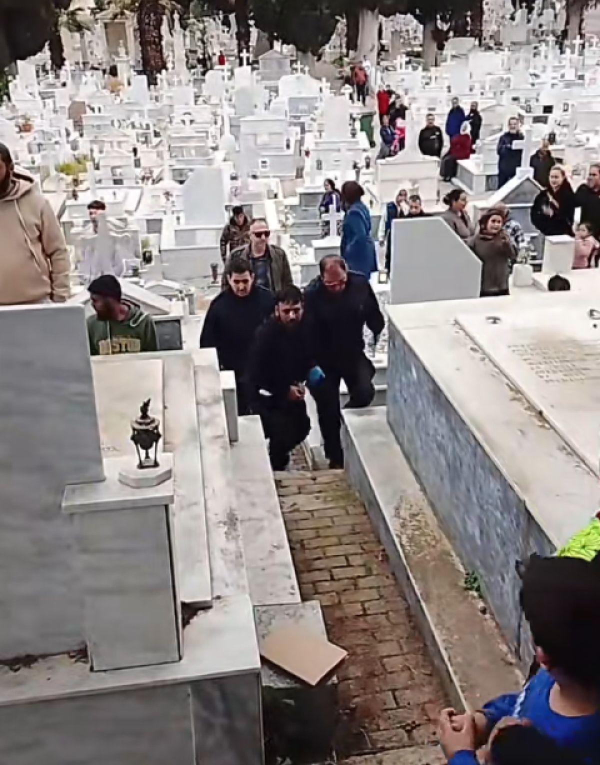 Μια εικόνα που ραγίζει καρδιές
