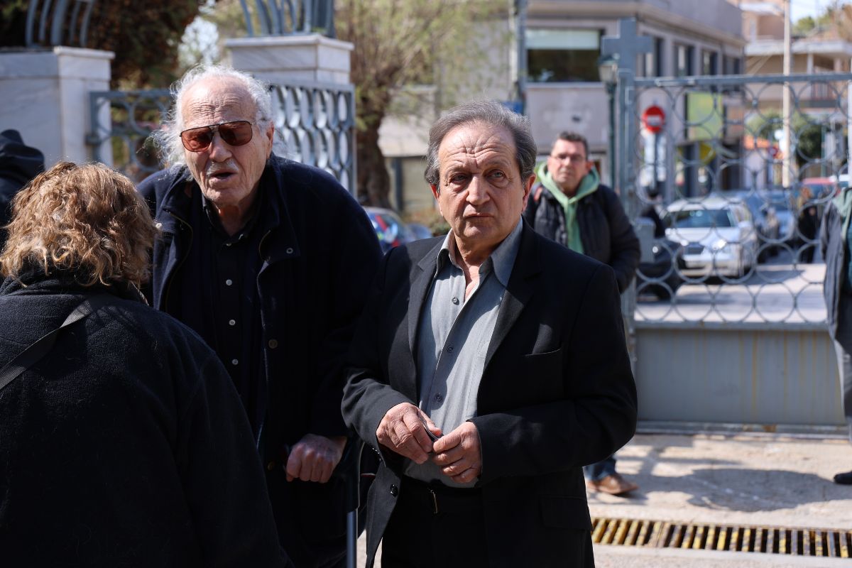 Συγκίνηση και δάκρυα στην κηδεία του σπουδαίου δημιουργού