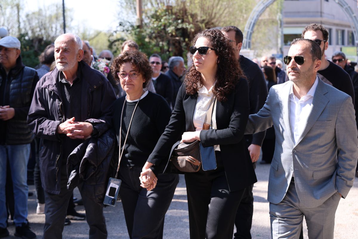 Η οικογένεια και οι φίλοι στο τελευταίο αντίο