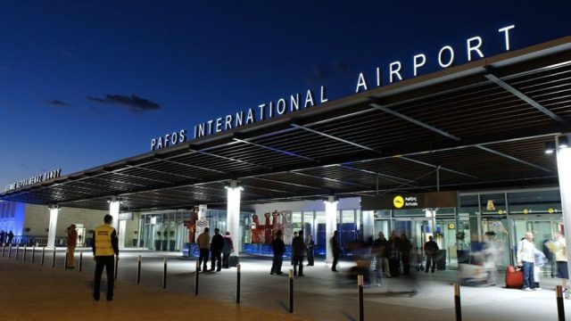 Κύπρος: Εκκενώνεται το αεροδρόμιο της Πάφου