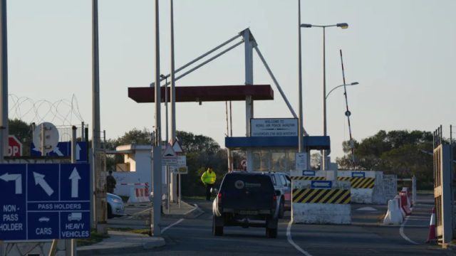Εξελίξεις από την Κύπρο: Στόχος του χτυπήματος ο διάδρομος προσγείωσης – Η αναχαίτιση δεύτερου drone και το κλείσιμο σχολείων