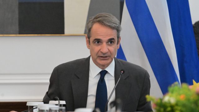 Συναγερμός στο Μαξίμου για την ακρίβεια: Το «πάθημα» του πολέμου και το στοίχημα του πασχαλινού τραπεζιού