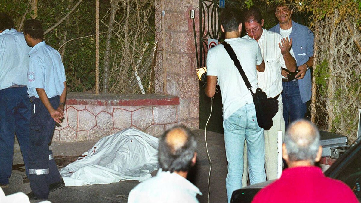 Η σορός του Μπάμπη Λαζαρίδη μετά την δολοφονία του