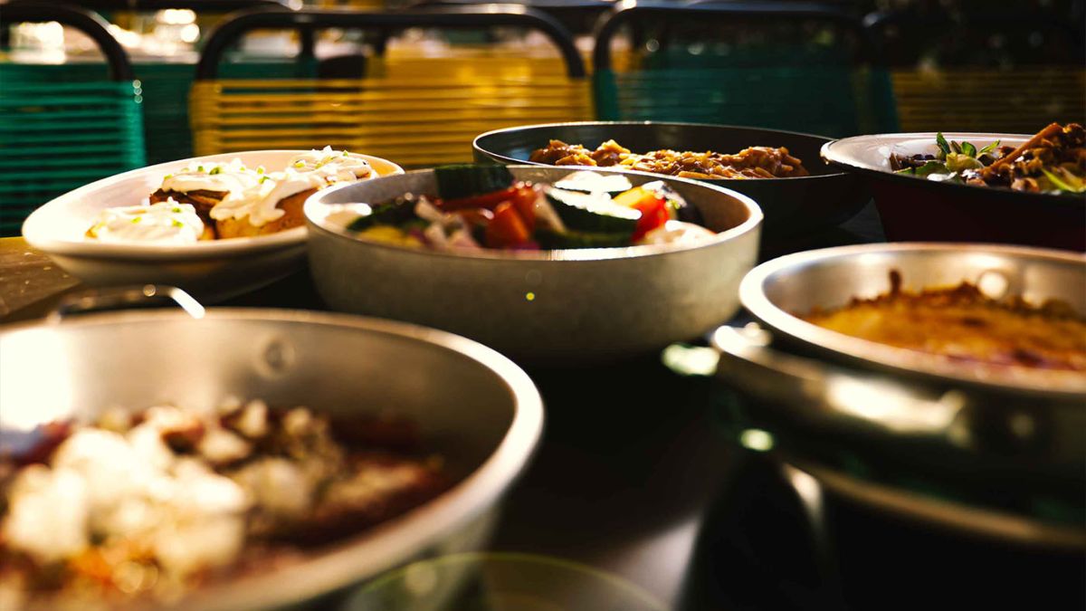 2 οικονομικά μεζεδοπωλεία με νηστίσιμα πιάτα στην Αθήνα