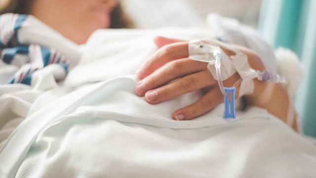 Δύο αδελφές με μηνιγγιτιδόκοκκο στην Κρήτη: Σε κρίσιμη κατάσταση μία 26χρονη – Ποια τα συμπτώματα της νόσου