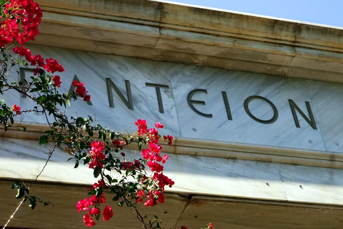 Από το 1927 την «Εκπαιδευτική Αναγέννηση» και είχε ξεκινήσει τις προσπάθειες για τη δημιουργία μιας Σχολής Πολιτικών Επιστημών