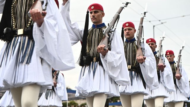 Τσολιάς και Εύζωνας! Η απίθανη καταγωγή των λέξεων που σίγουρα δεν ξέρετε