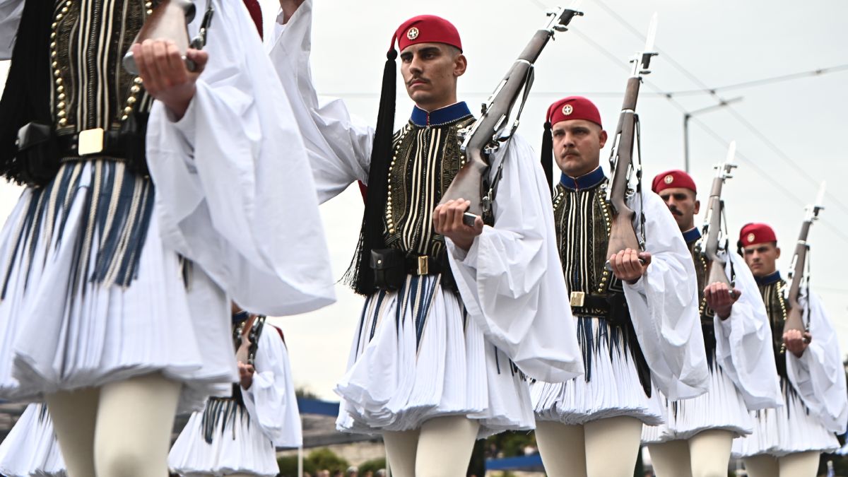 Τσολιάς και Εύζωνας! Η απίθανη καταγωγή των λέξεων που σίγουρα δεν ξέρετε