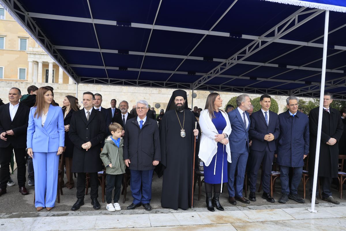25η Μαρτίου: Βροχερό σκηνικό στην παρέλαση