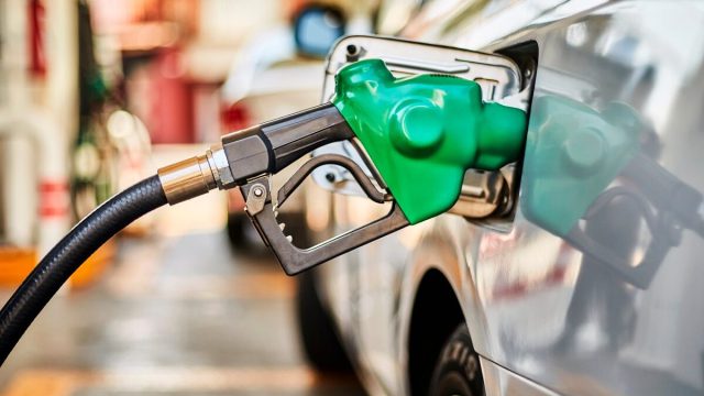 Επιστρέφουν Fuel Pass και Power Pass: Συναγερμός στην κυβέρνηση για το «ράλι» στο πετρέλαιο – Τα μέτρα κατά της αισχροκέρδειας