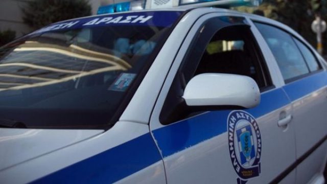 Χαμός στη Θεσσαλονίκη: Κουκουλοφόροι εισέβαλαν σε μπαρ και επιτέθηκαν σε θαμώνες