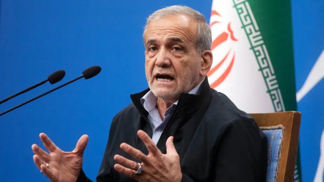 «Όνειρο που θα πάρουν στον τάφο τους» απαντά ο Πεζεσκιάν στον Τραμπ για «άνευ όρων παράδοση» – Ζητά συγγνώμη στους γείτονες του Ιράν