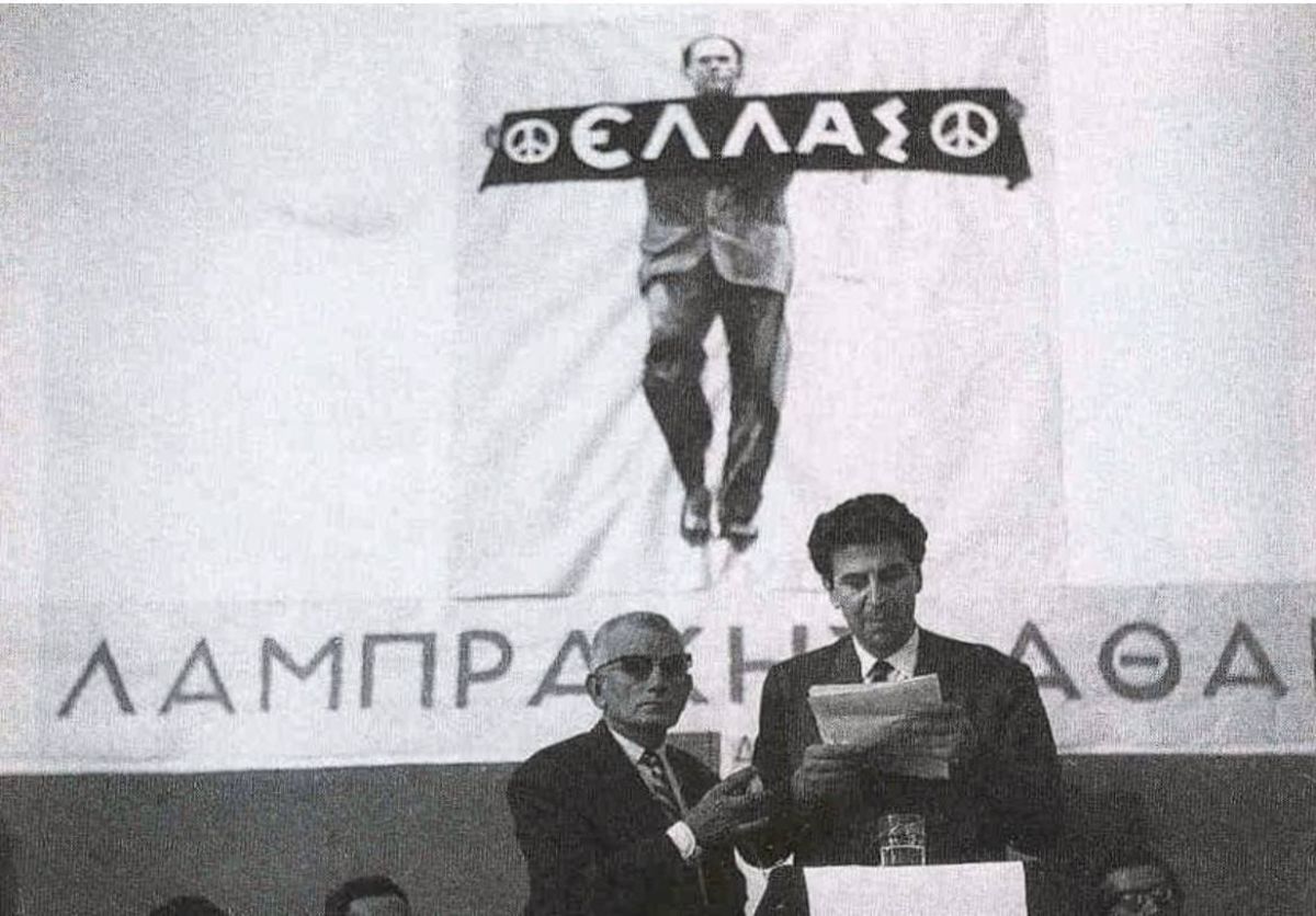 Ο Θεοδωράκης απέκτησε μόνιμο πρόβλημα στον αριστερό του οφθαλμό, μια βλάβη που τον συνόδευε σε όλη τη μετέπειτα παγκόσμια πορεία του
