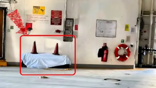 Καταγγελία σοκ: Μεταφέρουν πτώμα από Κρήτη καλυμμένο με ένα σεντόνι μέσα σε πλοίο
