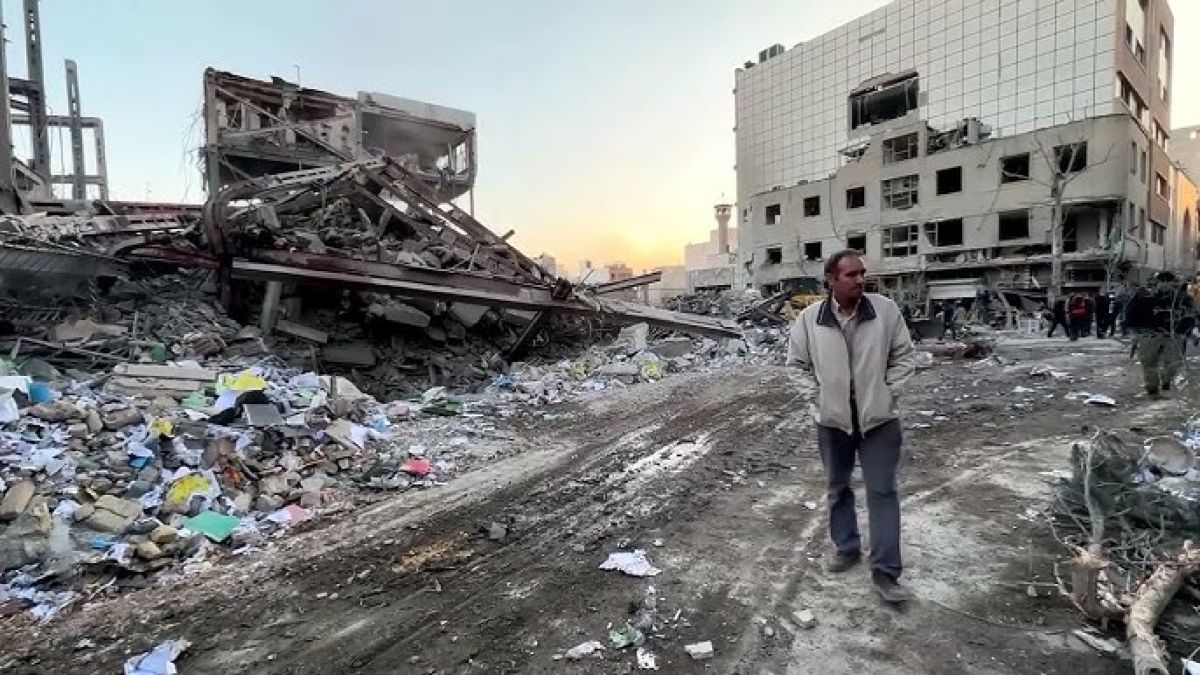 Κατεστραμμένες υποδομές στην Τεχεράνη - Ημιγκρεμισμένα κτίρια