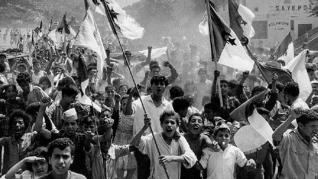 Σαν σήμερα, 18 Μαρτίου 1962: Συνθήκη του Εβιάν – Η ημέρα που η γαλλική αποικιοκρατία «λύγισε» μπροστά στο αίμα 350.000 Αλγερινών