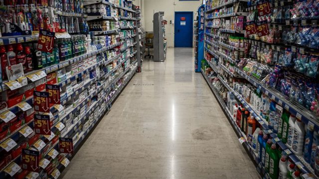 Ακρίβεια στο καλάθι: Στα ύψη οι τιμές στα σούπερ μάρκετ και τον Φεβρουάριο