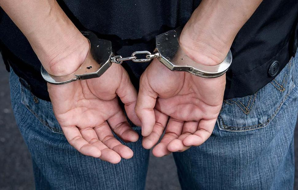 Σε πλήρη εξέλιξη βρίσκεται μεγάλη αστυνομική επιχείρηση για την εξάρθρωση κυκλώματος που προκάλεσε ζημία 22 εκατομμυρίων ευρώ σε βάρος του ΕΦΚΑ.