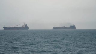 Περσικός Κόλπος: Η στιγμή που οι Φρουροί της Επανάστασης επιτίθενται στο δεξαμενόπλοιο, δείτε το βίντεο