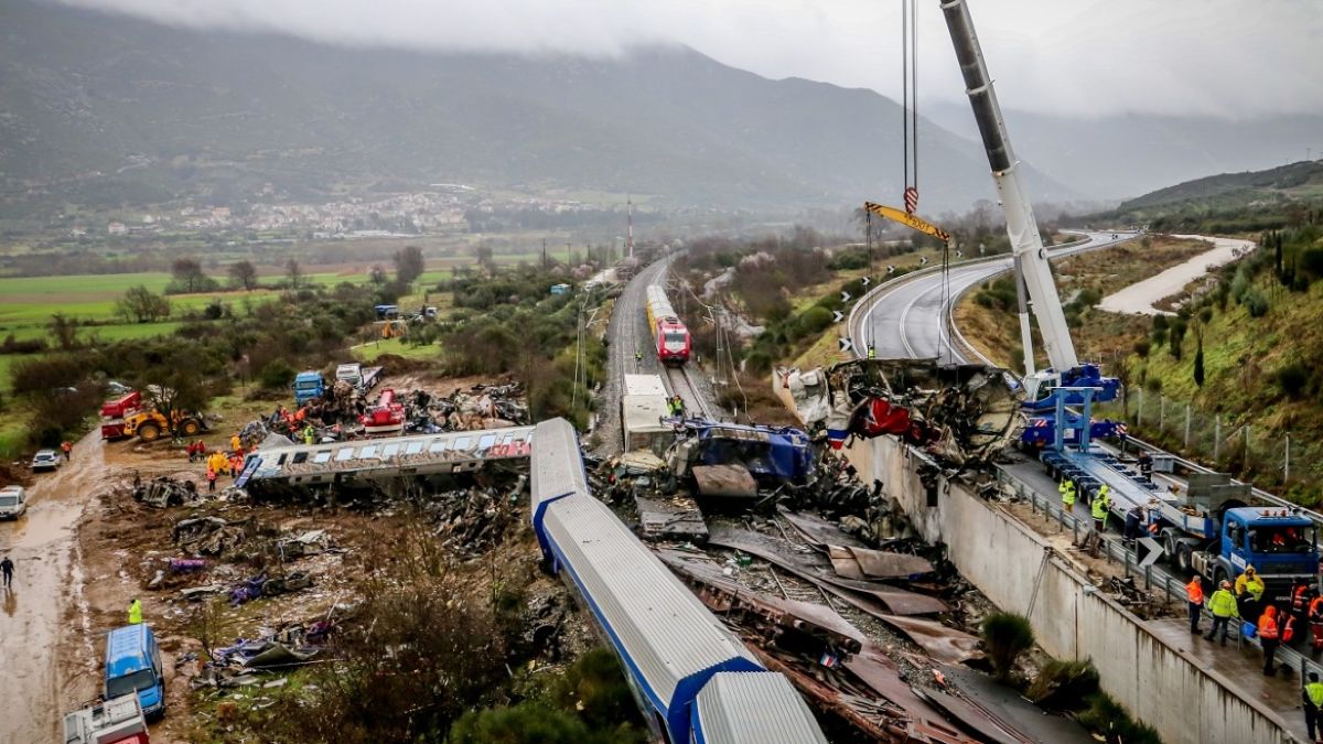 Τι ακριβώς συμβαίνει στην δίκη για τα βίντεο των Τεμπών; Γιατί λιποθύμησε η πρόεδρος;