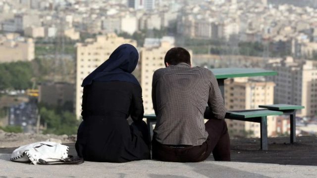 Τι ακριβώς συμβαίνει με τις γυναίκες στο Ιράν; Είναι αλήθεια πως αν δε βάλει υπογραφή ο σύζυγός σου δεν μπαίνεις νοσοκομείο; 