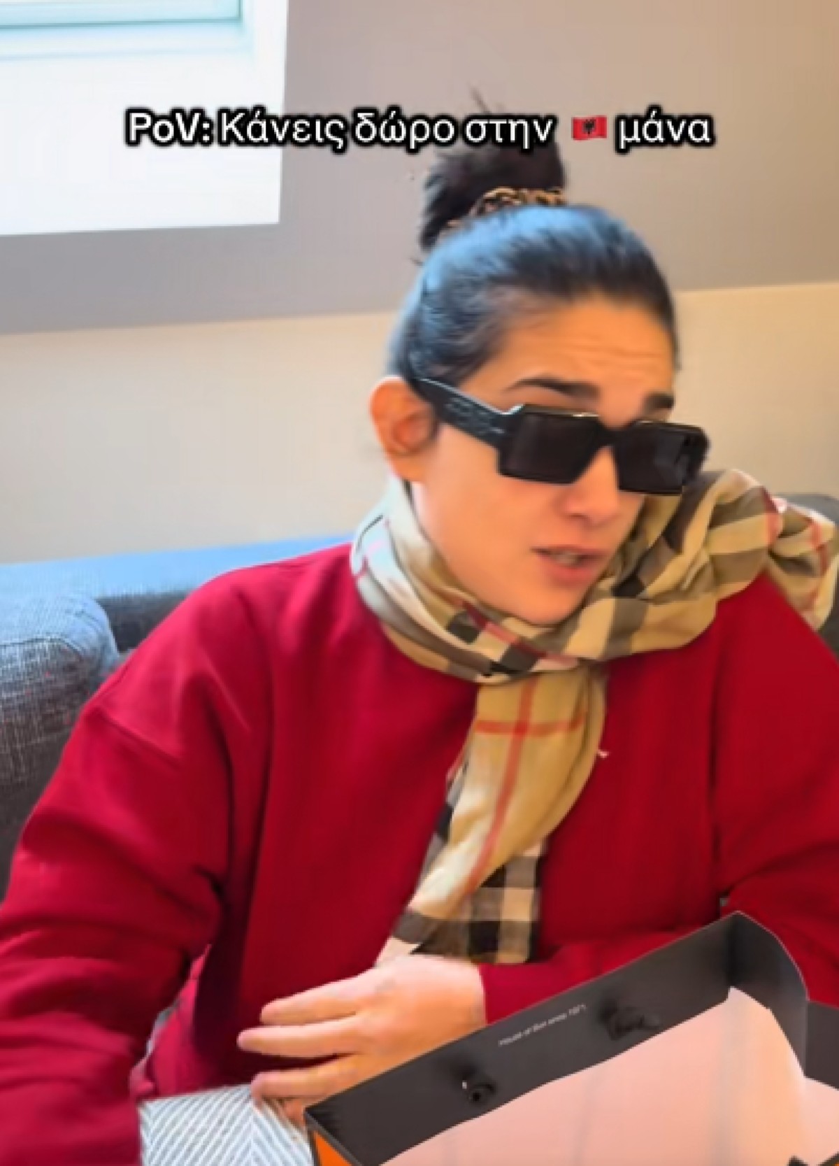 Όταν η Αλβανίδα μάνα δέχεται δώρα και το TikTok δακρύζει από τα γέλια