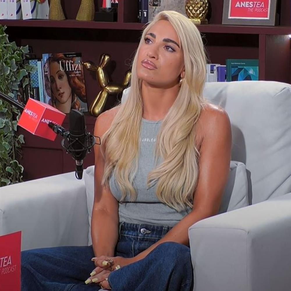 Η γνωστή influencer μοιράστηκε τις δυσκολίες που αντιμετωπίζει λόγω της δικαστικής της υπόθεσης, τονίζοντας πως η διατήρηση της καθημερινής της ρουτίνας είναι ο μόνος τρόπος για να κρατήσει την ψυχική της ισορροπία.
