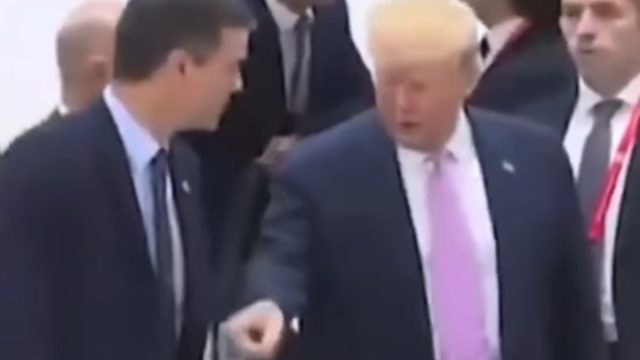 Τραμπ στον Σάντσεθ: «Κάτσε κάτω @@@@»