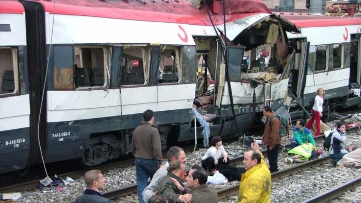 Σαν σήμερα, 11 Μαρτίου 2004: Τρομοκρατικό χτύπημα στο σιδηροδρομικό δίκτυο της Μαδρίτης προκαλεί το θάνατο 191 ανθρώπων