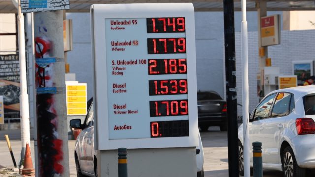 Τρελό πάρτι κερδοσκόπων στα βενζινάδικα με αφορμή το Ιράν