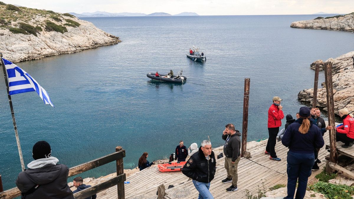 Δραματικές ώρες στη Βουλιαγμένη: Αγωνιώδης η επιχείρηση για τον εντοπισμό 34χρονου δύτη – Πώς χάθηκε στο «πηγάδι του διαβόλου»
