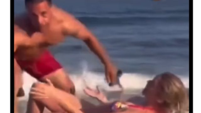 Ένα ζευγάρι «ξέφυγε» στην παραλία και οι λουόμενοι τους κανόνισαν