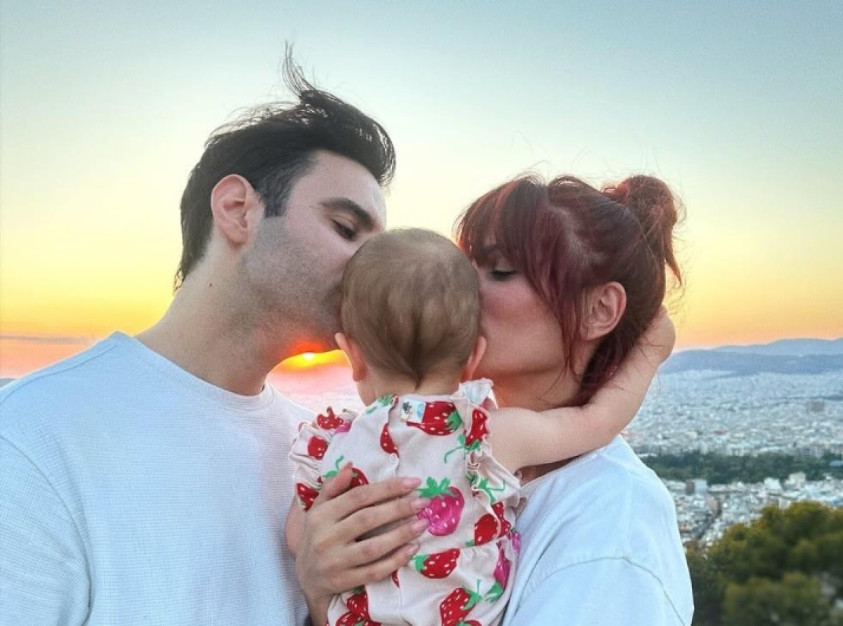  Ο Ίαν Στρατής με τη Μαίρη Συνατσάκη και την κόρη τους