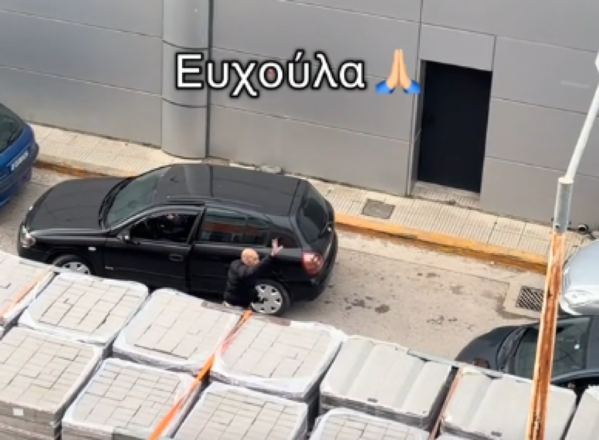 Το στιγμιότυπο με τις «ευχούλες» του οδηγού ΙΧ