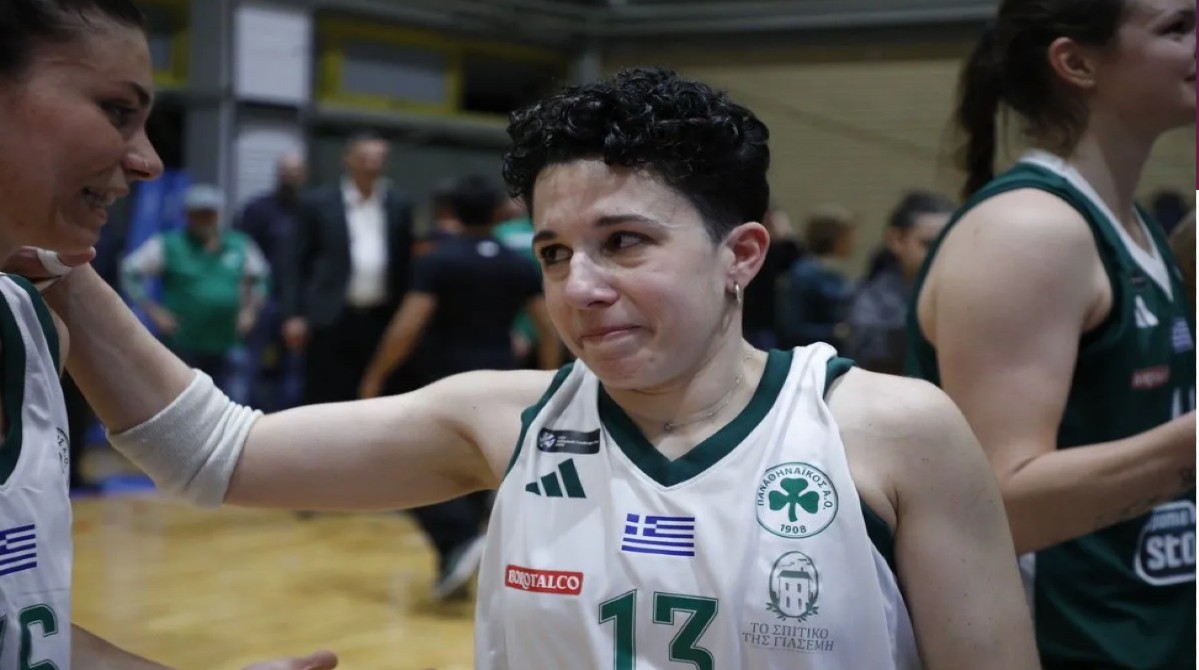 Στιγμές μετά τη κατάκτηση του τροπαίου