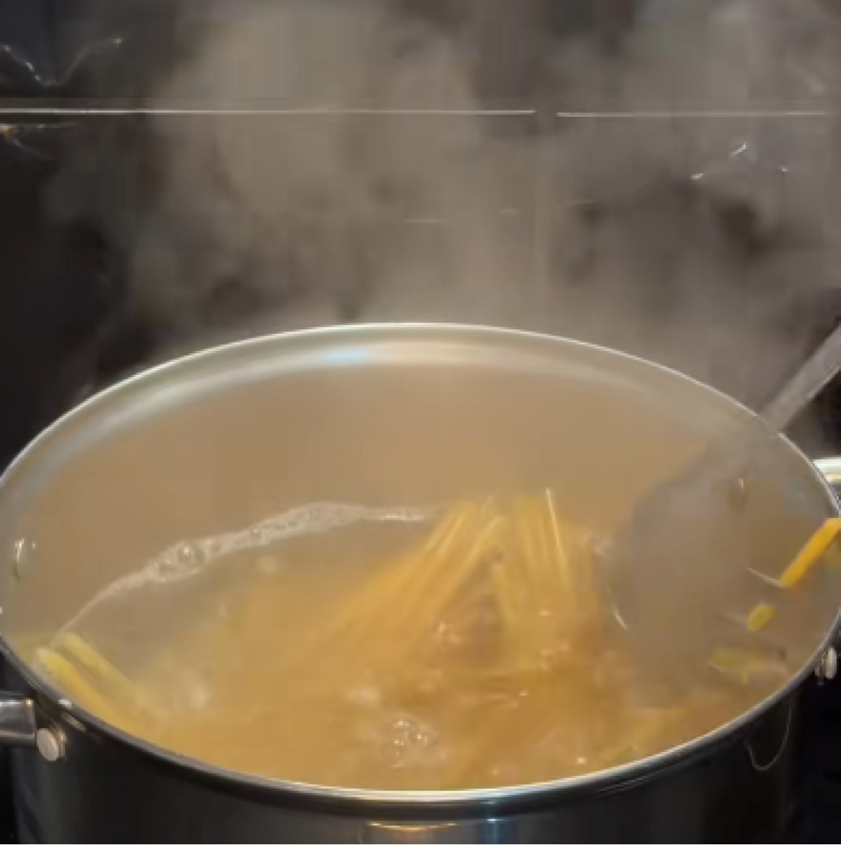 Το βράσιμο των μακαρονιών