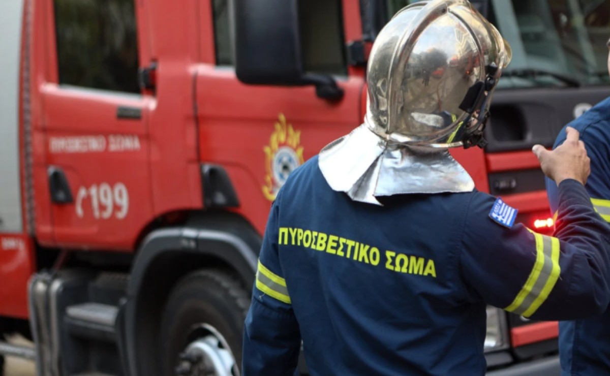 Η φωτιά προκλήθηκε από μηχανική βλάβη στον κινητήρα του οχήματος