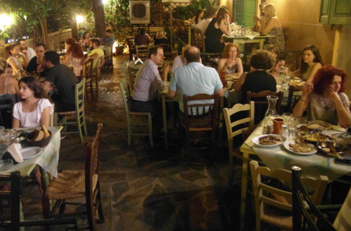 Ο πανέμορφος εξωτερικός χώρος του μαγαζιού
