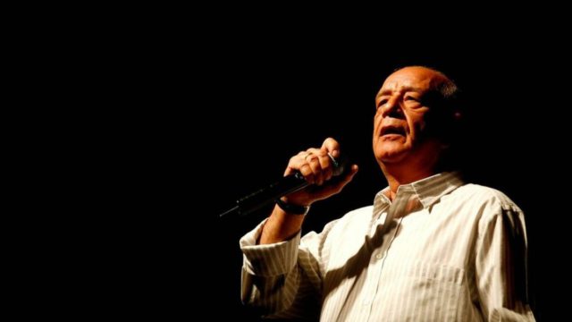 Σαν σήμερα, 17 Απριλίου 2012: Η Ελλάδα αποχαιρετά τον Δημήτρη Μητροπάνο
